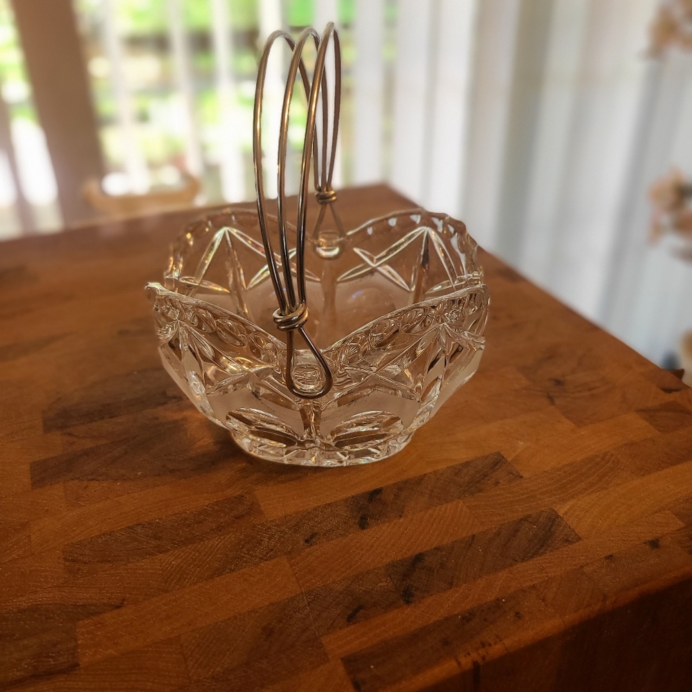 Glass basket